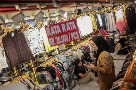 bokep di pasar|Cici Pasar Senen Nyodok Sama Pelanggan